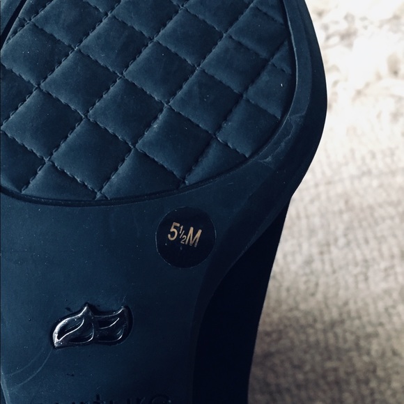 SOLD ✨Ankle Boots✨ - Picture 3 of 3